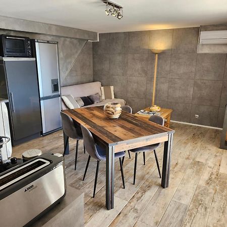 Appartement Rez De Jardin Dans Villa Vue Mer كافالير سور مير المظهر الخارجي الصورة