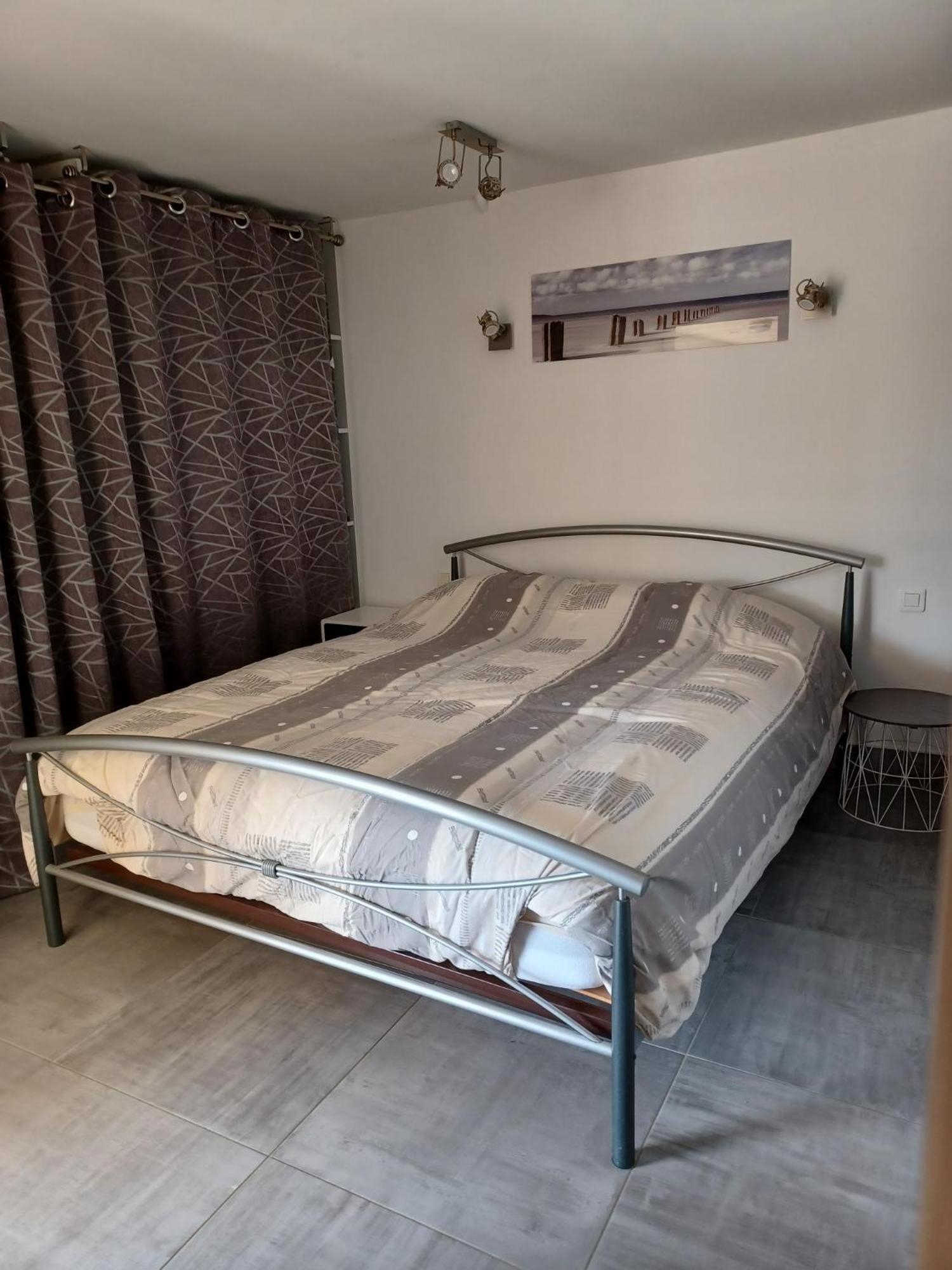 Appartement Rez De Jardin Dans Villa Vue Mer كافالير سور مير المظهر الخارجي الصورة