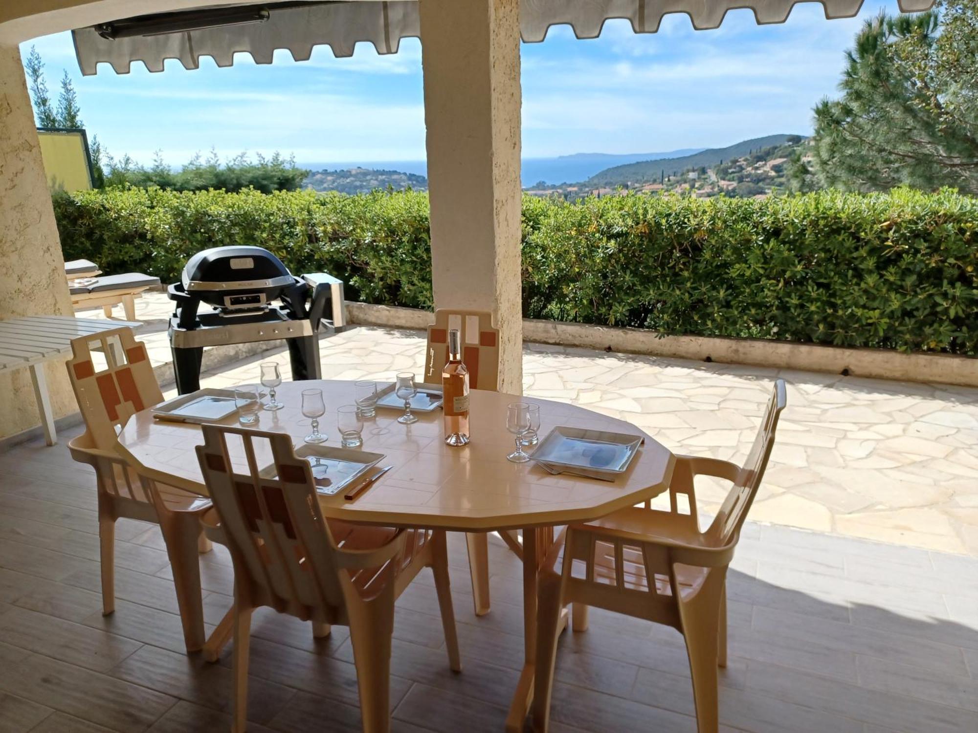 Appartement Rez De Jardin Dans Villa Vue Mer كافالير سور مير المظهر الخارجي الصورة