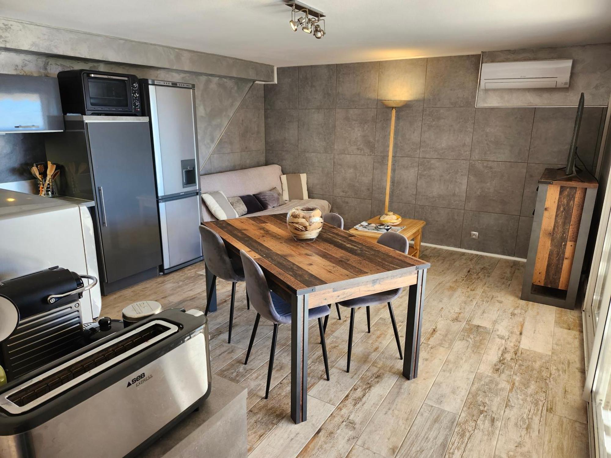 Appartement Rez De Jardin Dans Villa Vue Mer كافالير سور مير المظهر الخارجي الصورة